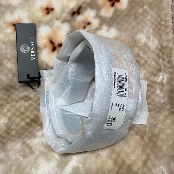 Versace - Picture 7 of 7